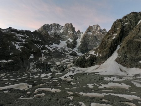 Le Glacier Noir inférieur au lever du jour.