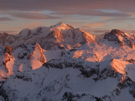 Le Mont Blanc n’a plus rien de blanc.