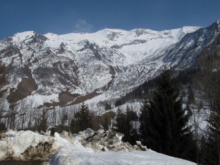 Une vue générale du versant ouest du Bellacha, depuis Tioulévé