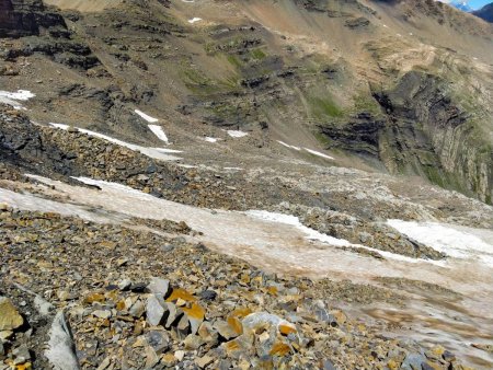 Depuis l’attaque du versant Nord, dans le rétro : glacier de Faravel et sa caillasse