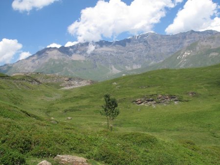 Retour dans la combe de Crèvecoeur, sous la Pointe de Ronce (3612 m)