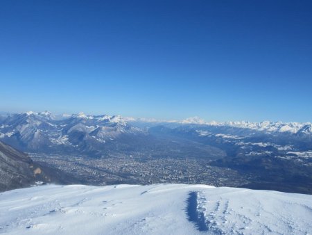 Quel panorama ! Belledonne, le Mt Blanc, la Chartreuse ... et Grenoble.