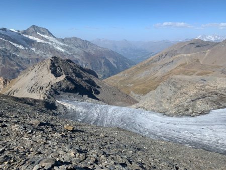 Le glacier plonge vers l’Isère