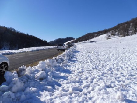 Iraty plateau de Cize- Champ de neige et zone stationnement.