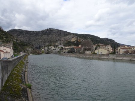 L’Ouvèze à sa confluence avec le Rhône