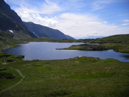 Le lac Fourchu-Au fond le massif du Vercors