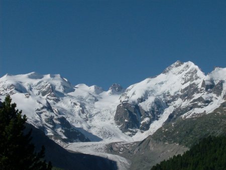 les glaciers descendant de la Bernina