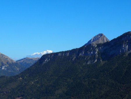 Le Mont Blanc sort derrière le Pécloz