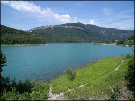 Vue sur le lac de Monteynard-Avignonet.
