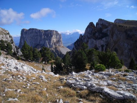 Mont Aiguille, Rocher de Chamoux et le point IGN 2024m des Rochers du Parquet