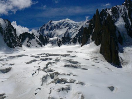 Photo prise lors d’une autre sortie. La Kuffner devant le Mont Blanc. Photo prise de la télécabine de la Vallée Blanche.