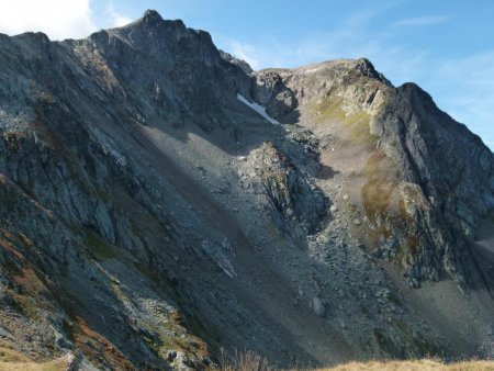 Depuis le Col de la Forclaz (2374 m) la Combe Nord Est et le sommet du Grand Mont à droite