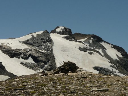 Le cairn sommital de la Punta Percià Nord.