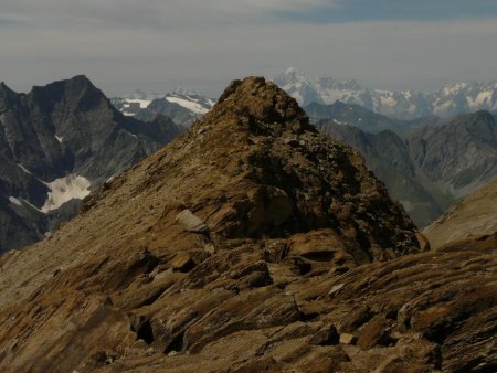 De l’antécime, le sommet du Taou Blanc et, au fond, le Mont Blanc.