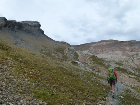 Bon, ben, en route vers le Col des Fours (La Tête Nord des Fours (2756 m) est la bosse bien arrondie juste en face 