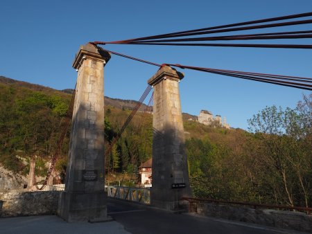 Le pont vu de la rive gauche et les tours Saint-Jacques