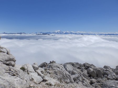 Sur la crête, le Mont Blanc se dévoile.