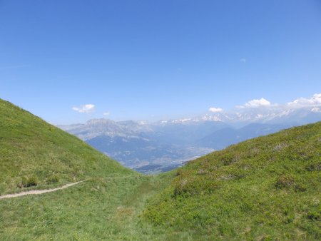Au Col de l’Avenaz, regard vers la vallée de l’Arve.