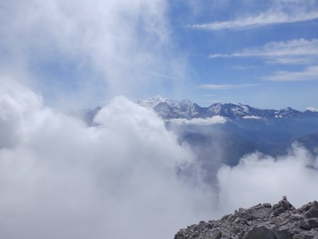 Au sommet, regard vers le Mont Blanc.