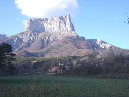 Le hameau Ruthière et le Mont Aiguille