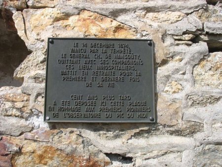 Une plaque rappelle que Nansouty y séjourna longtemps. 