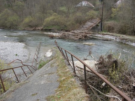 Pont de Ranfian en 2012 - Une crue en 2011 l’a définitivement détruit