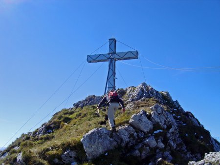 La croix sommitale 2041 m.