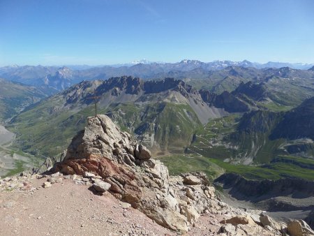 Sommet du Grand Galibier : Mont Blanc au fond.