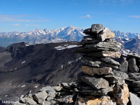 9h : Au sommet, face au massif du Mont-Blanc