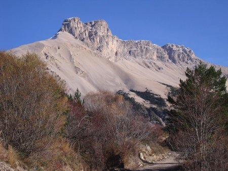 La montagne d’Aurouze peu avant d’atteindre le parking.