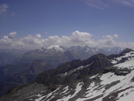 Regard sur Pied Moutet, le Glacier du Mont de Lans et quelques sommets des Ecrins.