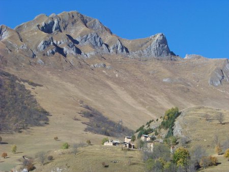 Rocher du Cougne et le hameau de Py