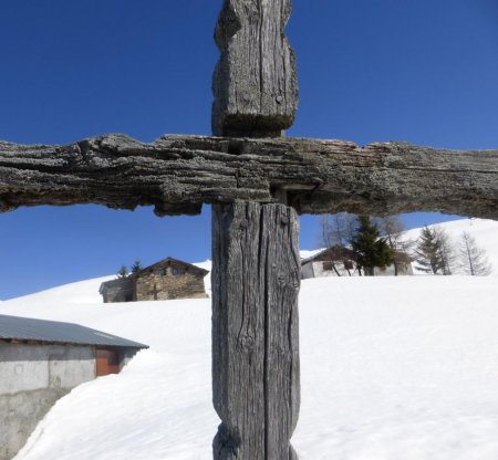 Vieille croix en bois