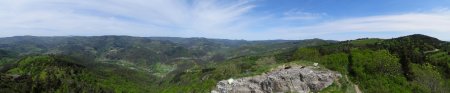Panoramique sur la vallée du Doux.